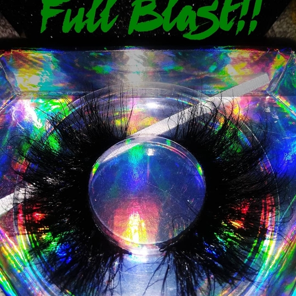 Lashes - Picture 8 of 8